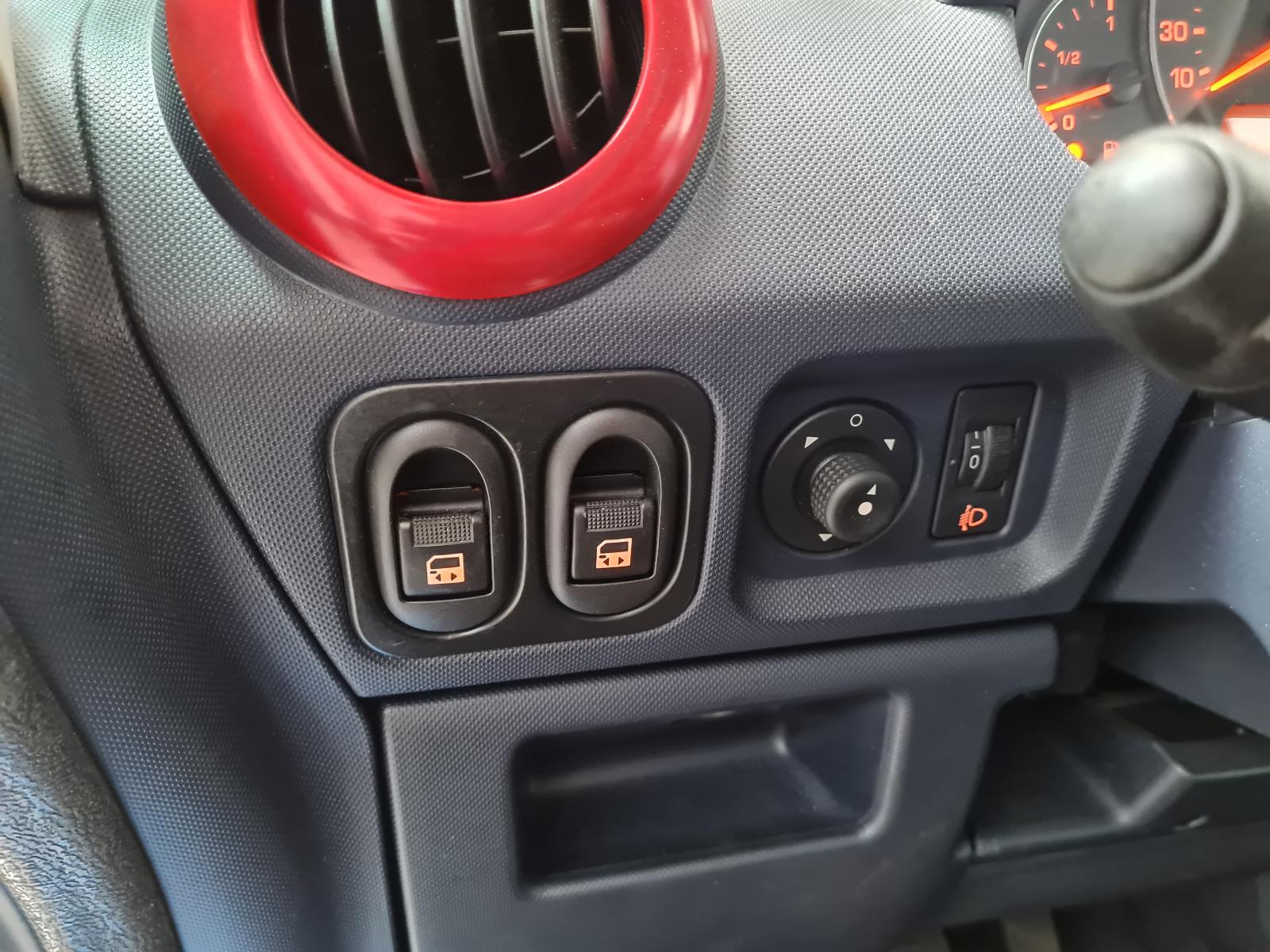 PEUGEOT 1007 PERSONEN AUTO 2 SCHUIFD