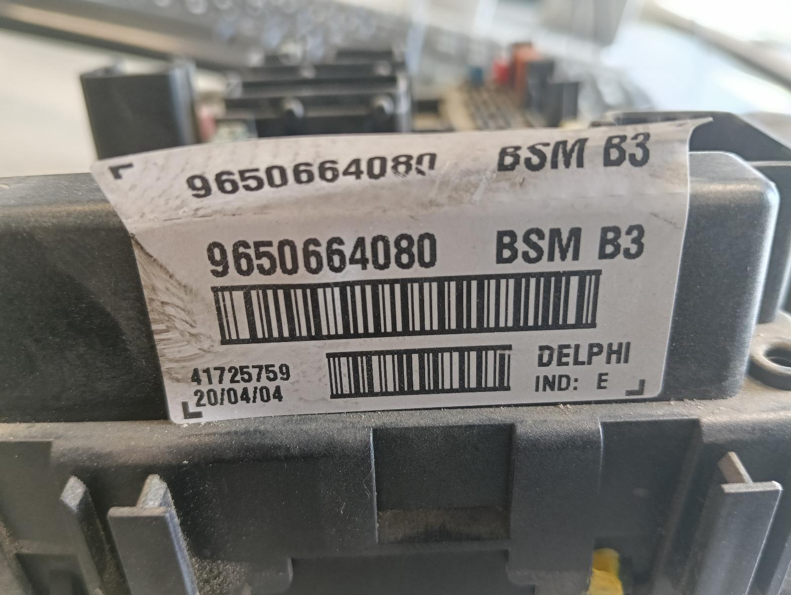! BSM B3 9650664080 ! STEKKERHUISJE BESCHADIGD