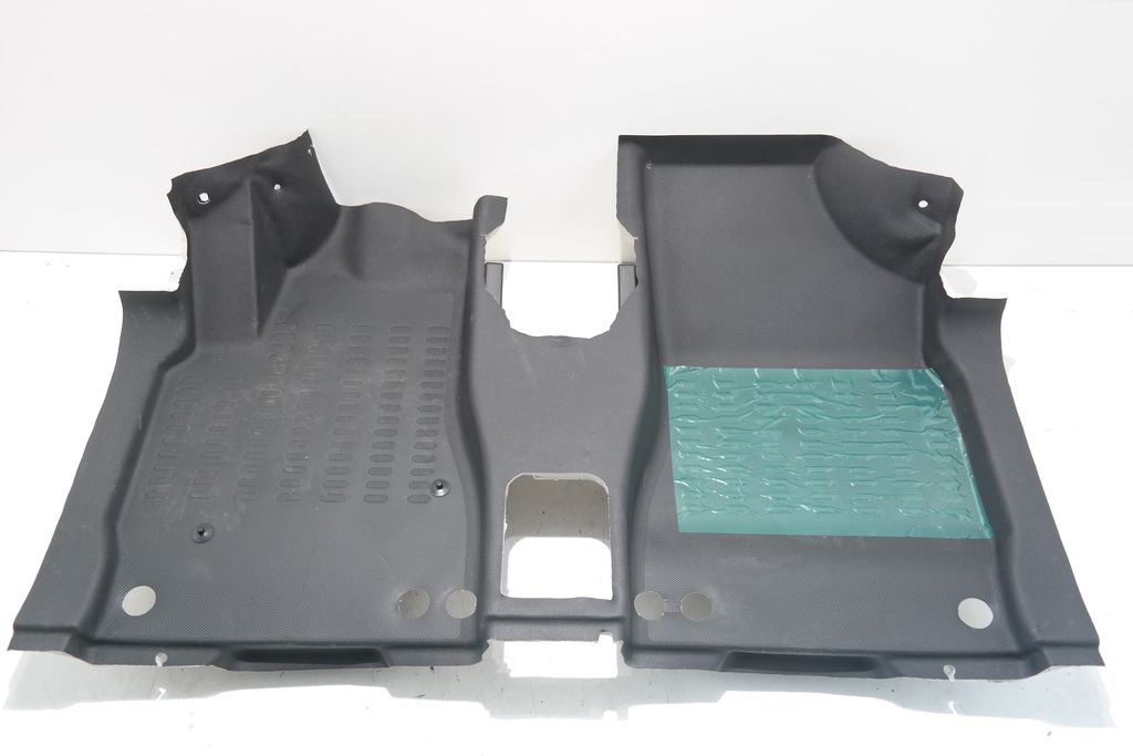 GRIJS KENTEKEN VLOERMAT/ T3 B9/ VOORSTE DEEL ONDER VOORSTOELEN/ ZIE 7585KC 7586T2