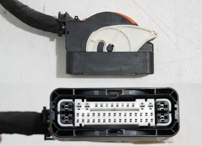 ABS UNIT STEKKER +STUK AFGEKNIPT DRAAD/ PAST OP: B78/ ZIE 1612842380 RP 1613128080 C68