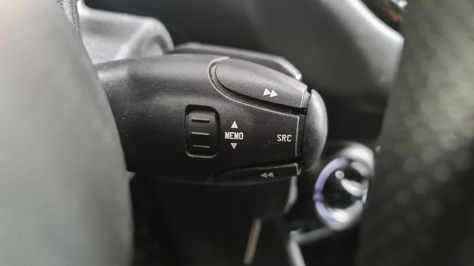PEUGEOT 208 3 DRS SEDAN