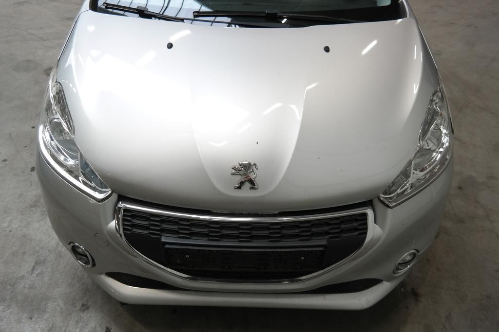 PEUGEOT 208 BERLINE