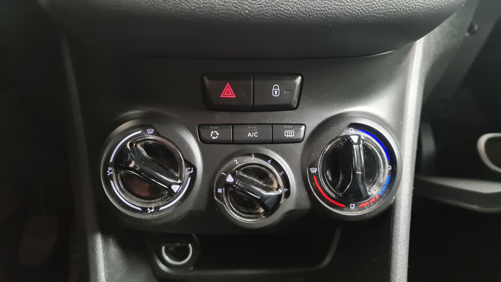 PEUGEOT 208 3 DRS SEDAN