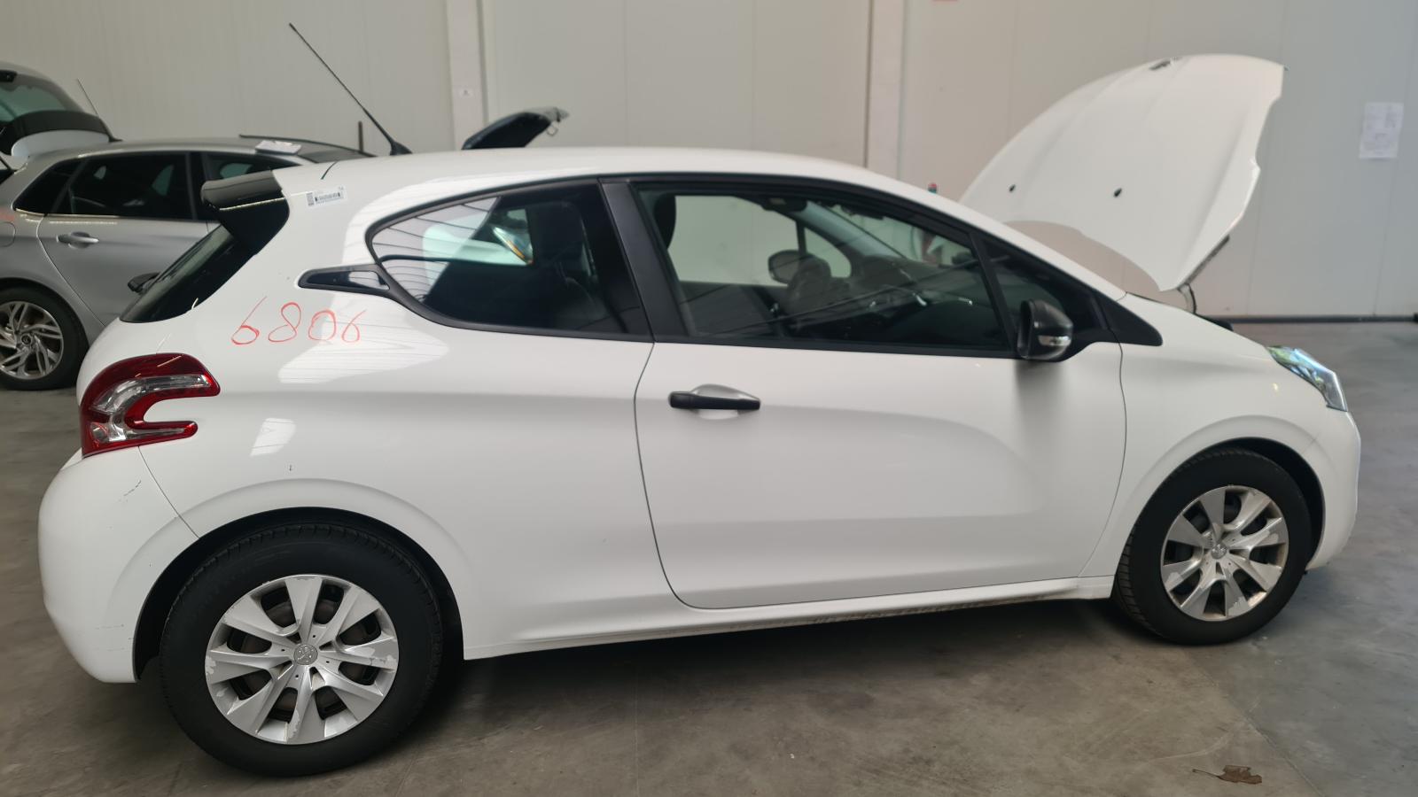 PEUGEOT 208 3 DRS SEDAN
