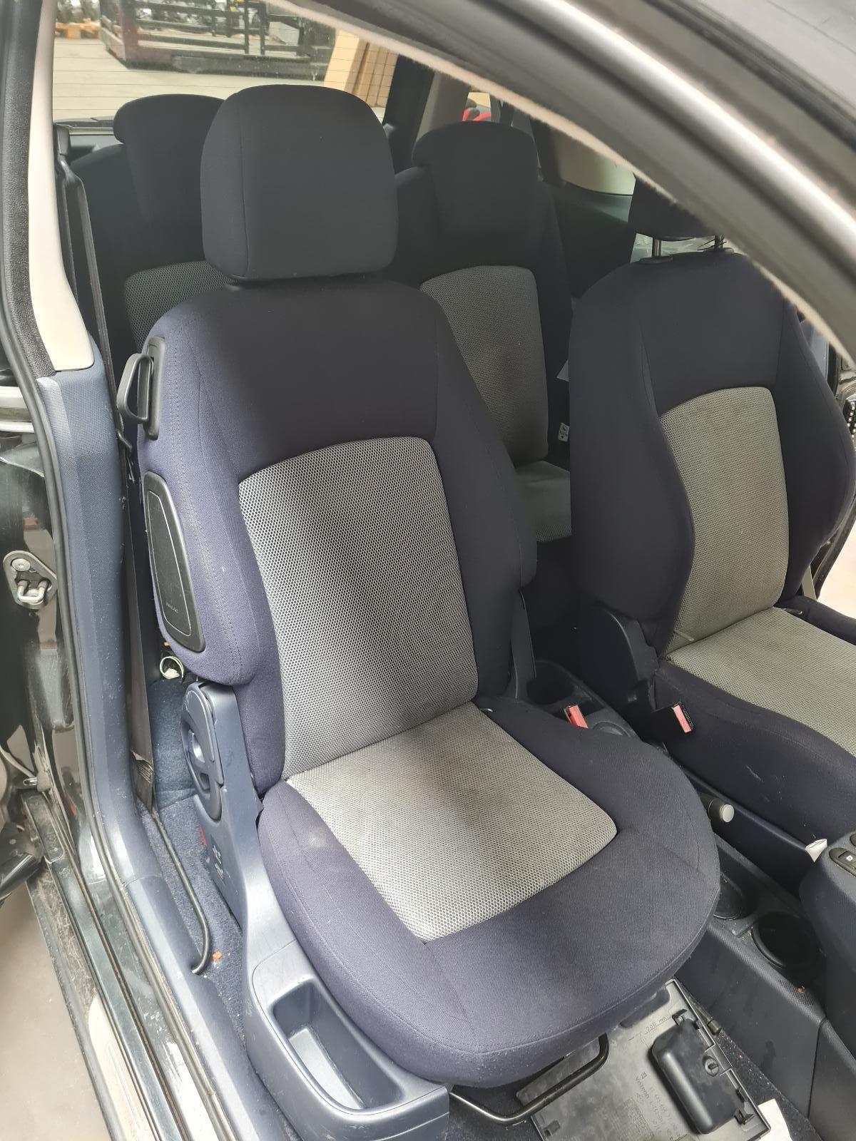 PEUGEOT 1007