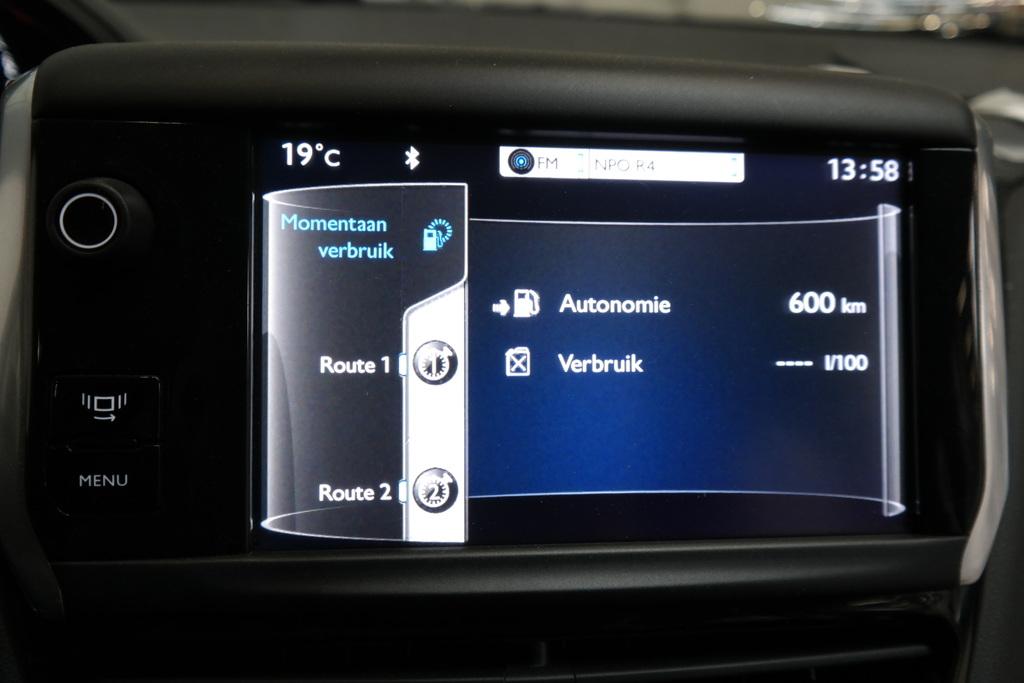 PEUGEOT 208 BERLINE