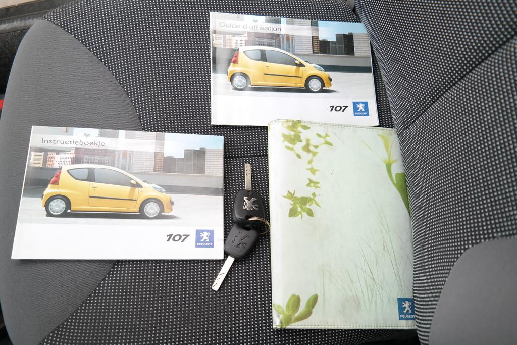 PEUGEOT 107