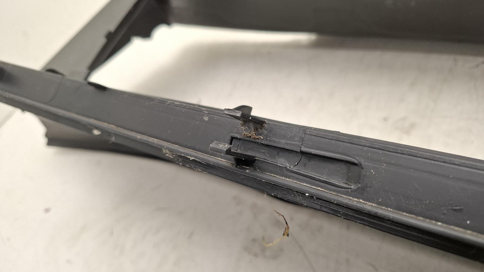 !PAAR BEVESTIGINGSNOKJES AFGEBROKEN 9842349680
