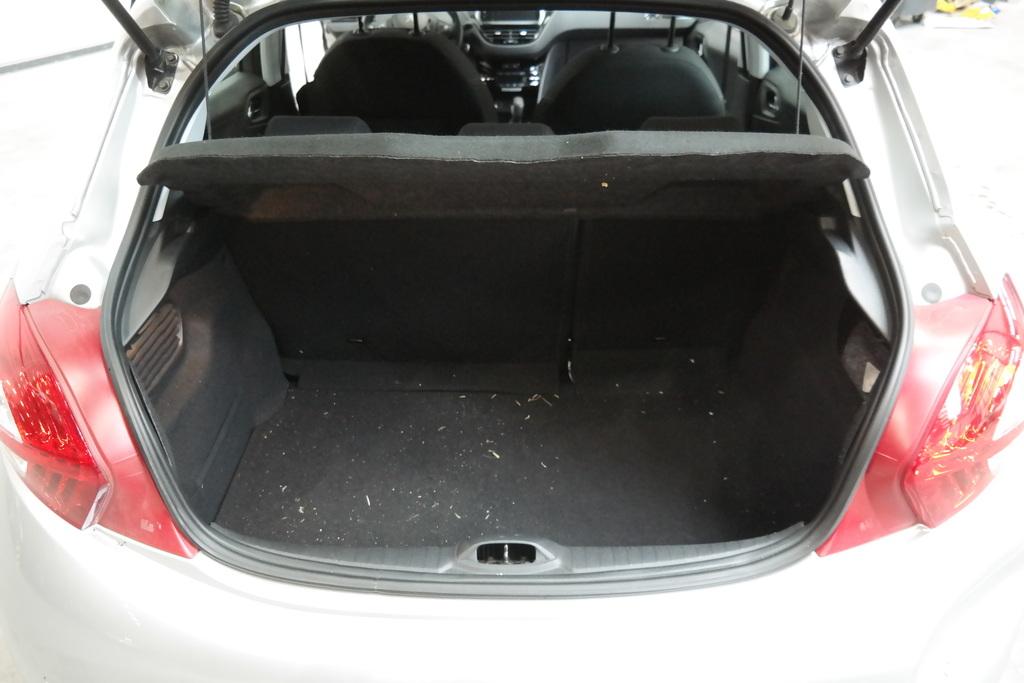 PEUGEOT 208 BERLINE