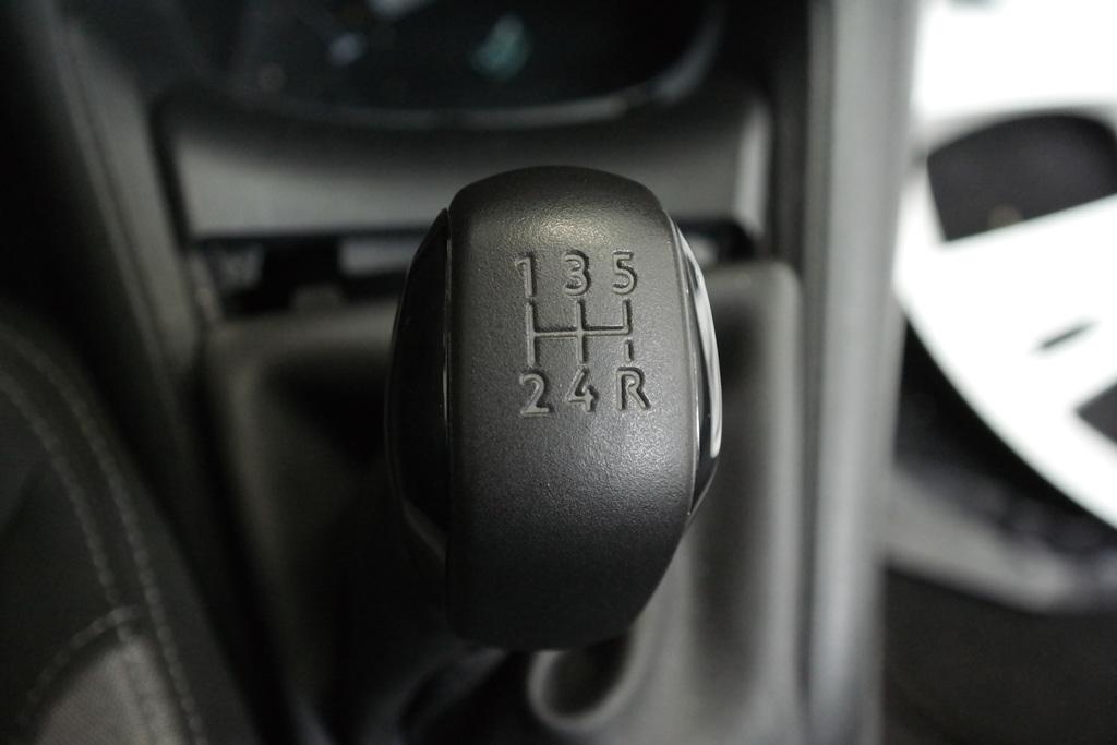 PEUGEOT 208 BERLINE