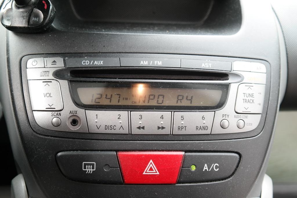 PEUGEOT 107