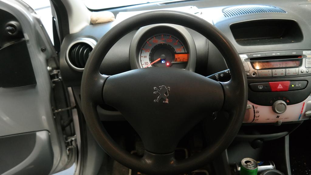 PEUGEOT 107 SEDAN