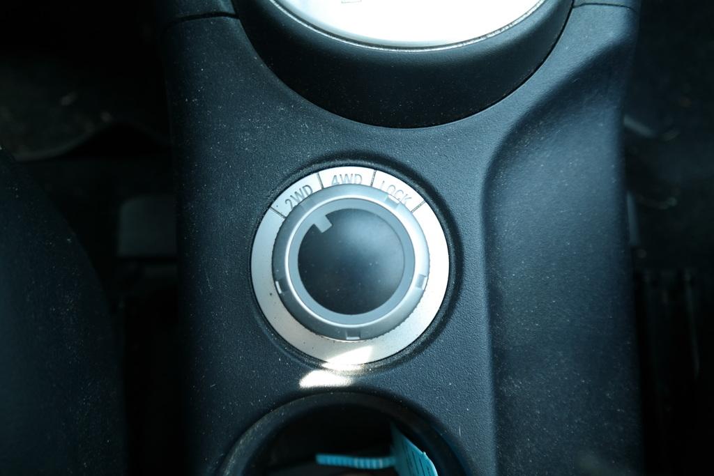 PEUGEOT 4007