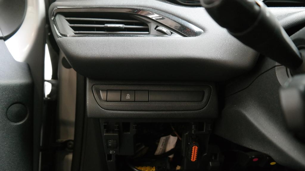 PEUGEOT 208 5DRS BERLINE