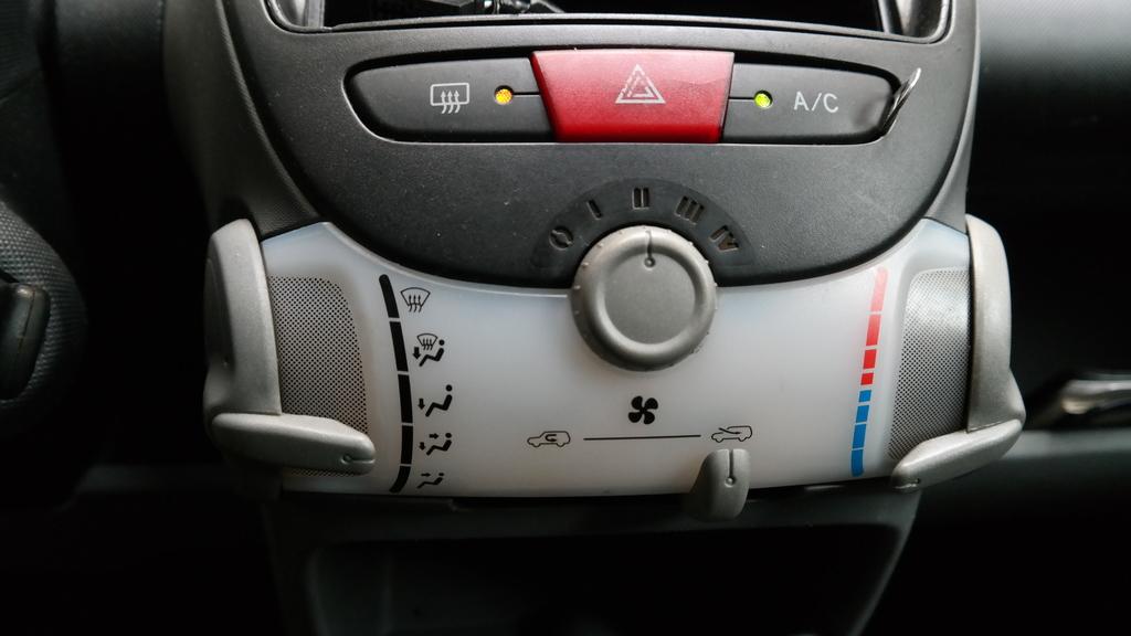 PEUGEOT 107
