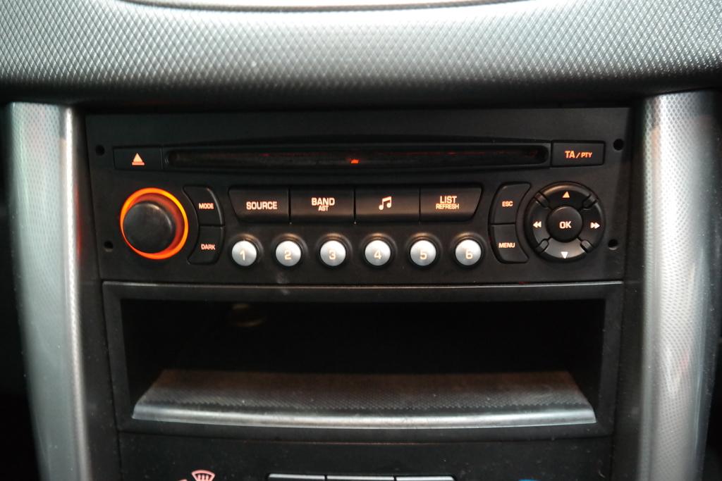 PEUGEOT 207 3 DEURS SEDAN