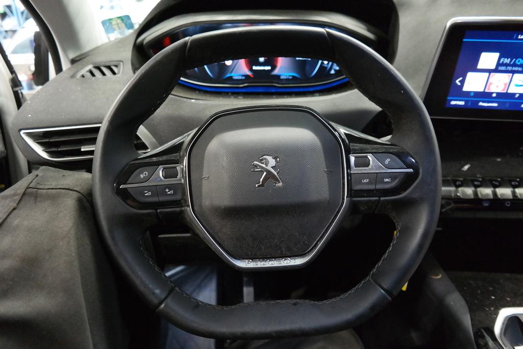 PEUGEOT 3008 P84E
