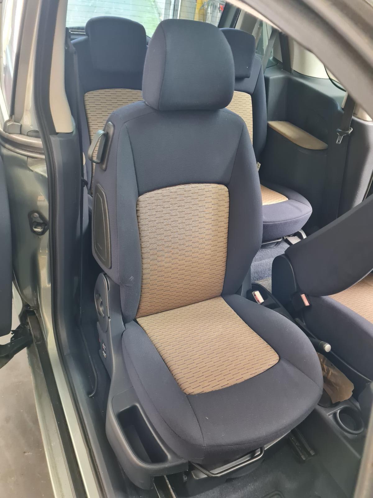 PEUGEOT 1007