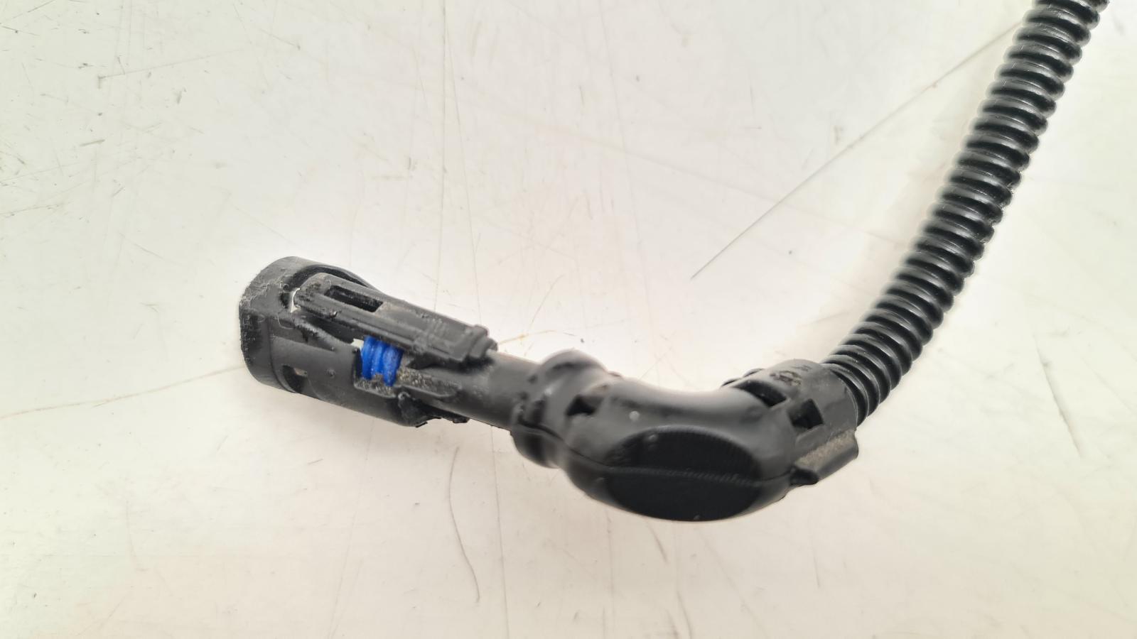 !1 STEKKER AFGEKNIPT EN 1 STEKKER BESCHADIGD 9809884580