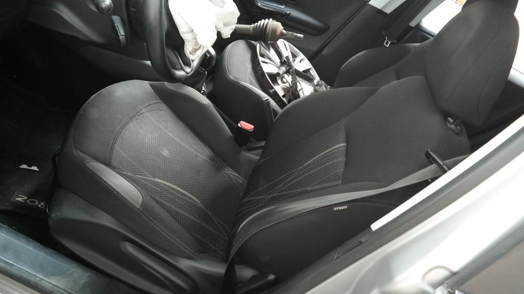 PEUGEOT 208 5DRS BERLINE