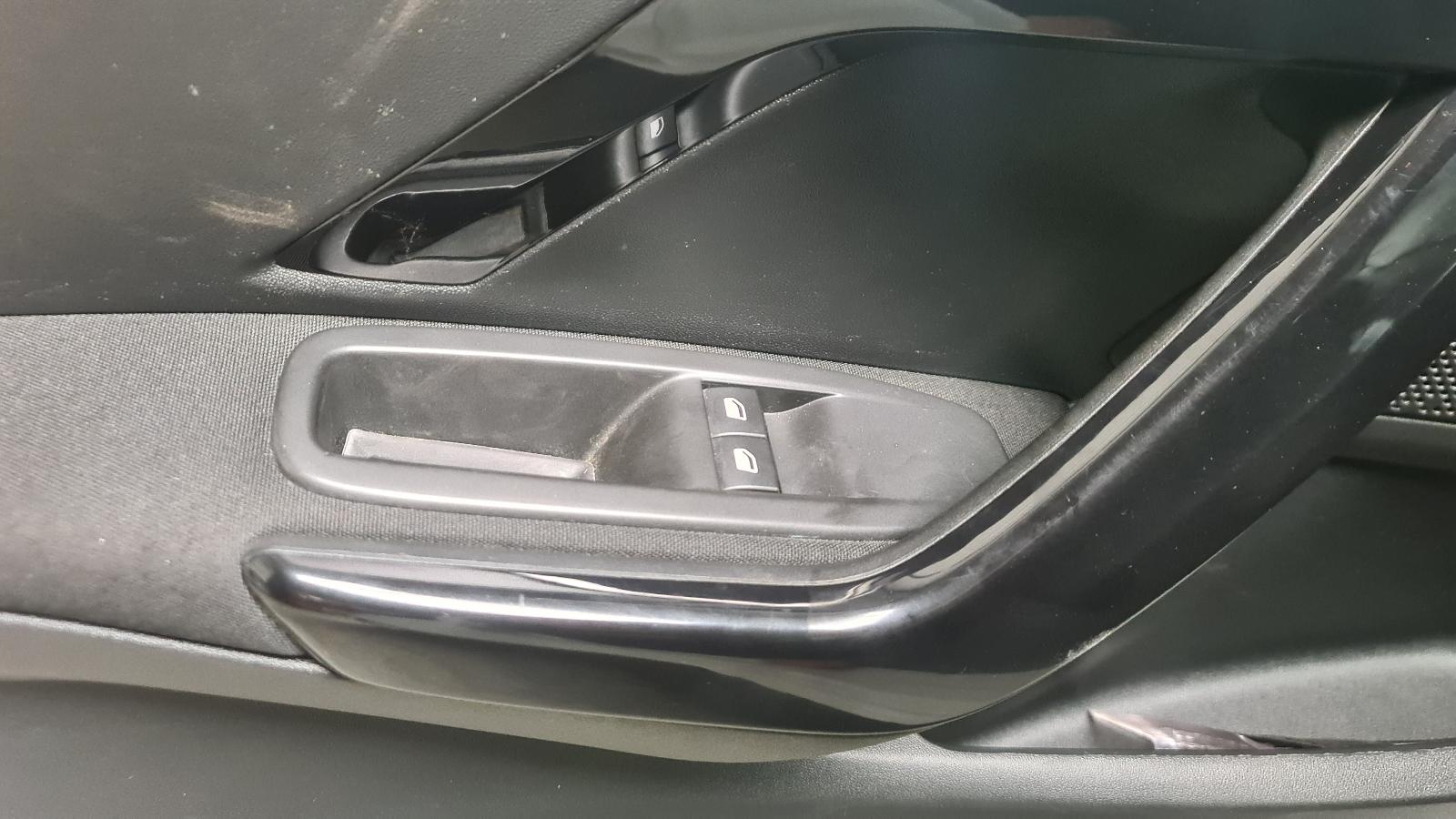 PEUGEOT 208 3 DRS SEDAN