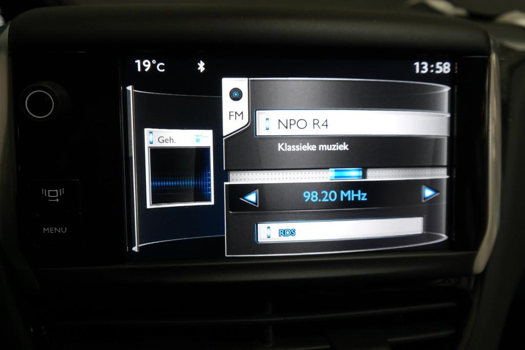 PEUGEOT 208 BERLINE