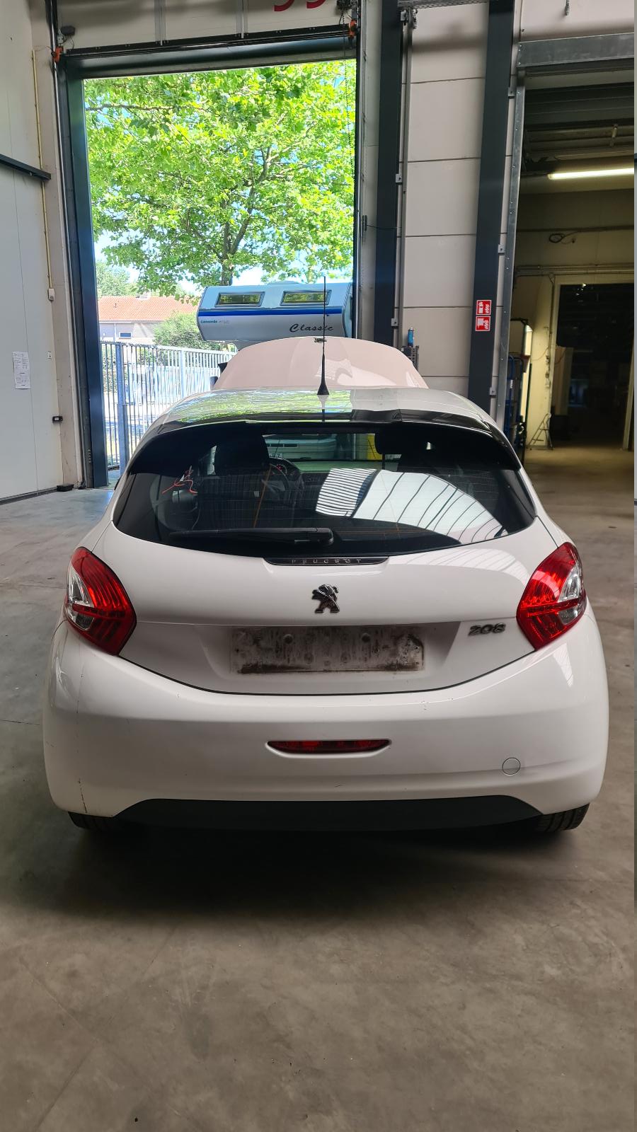 PEUGEOT 208 3 DRS SEDAN