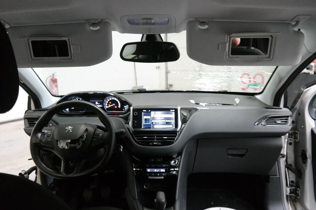 PEUGEOT 208 BERLINE