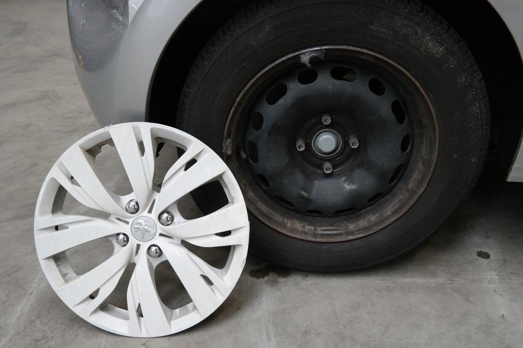 PEUGEOT 208 BERLINE