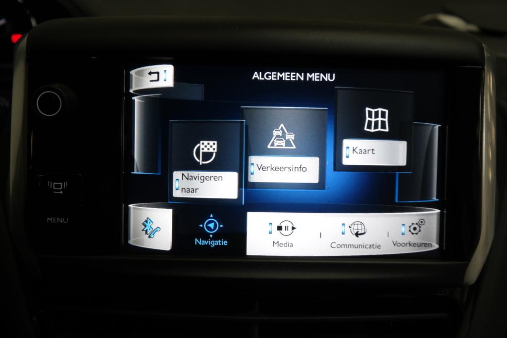 PEUGEOT 208 BERLINE