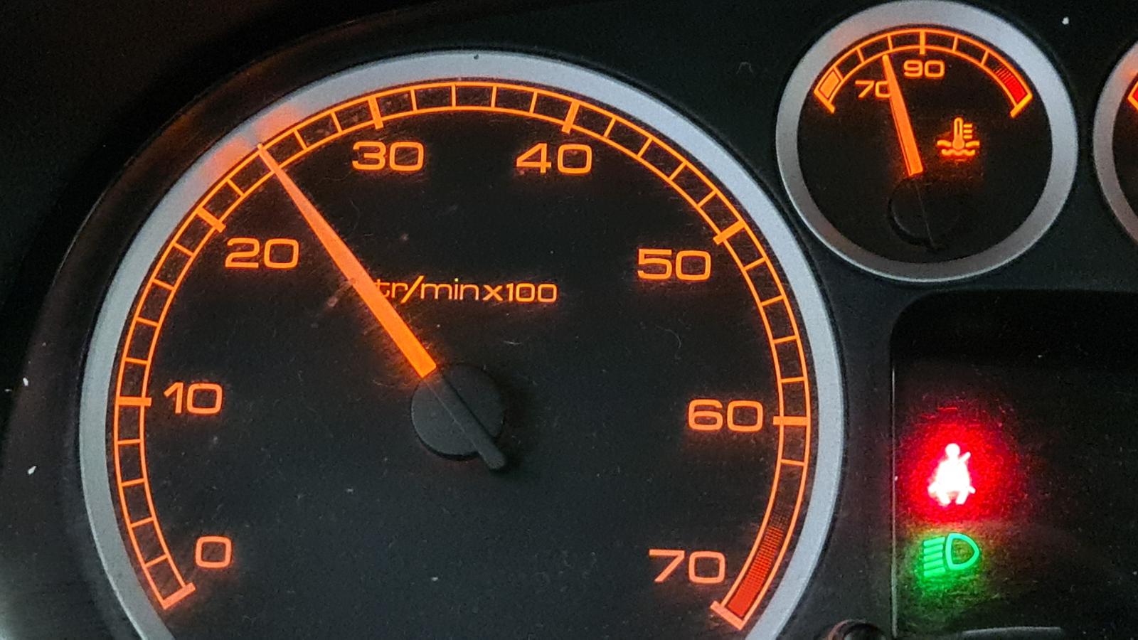 PEUGEOT 307 5DRS SEDAN