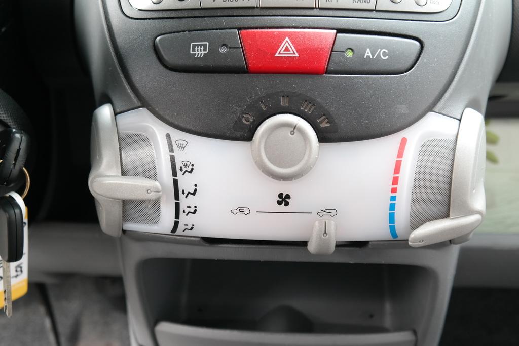 PEUGEOT 107