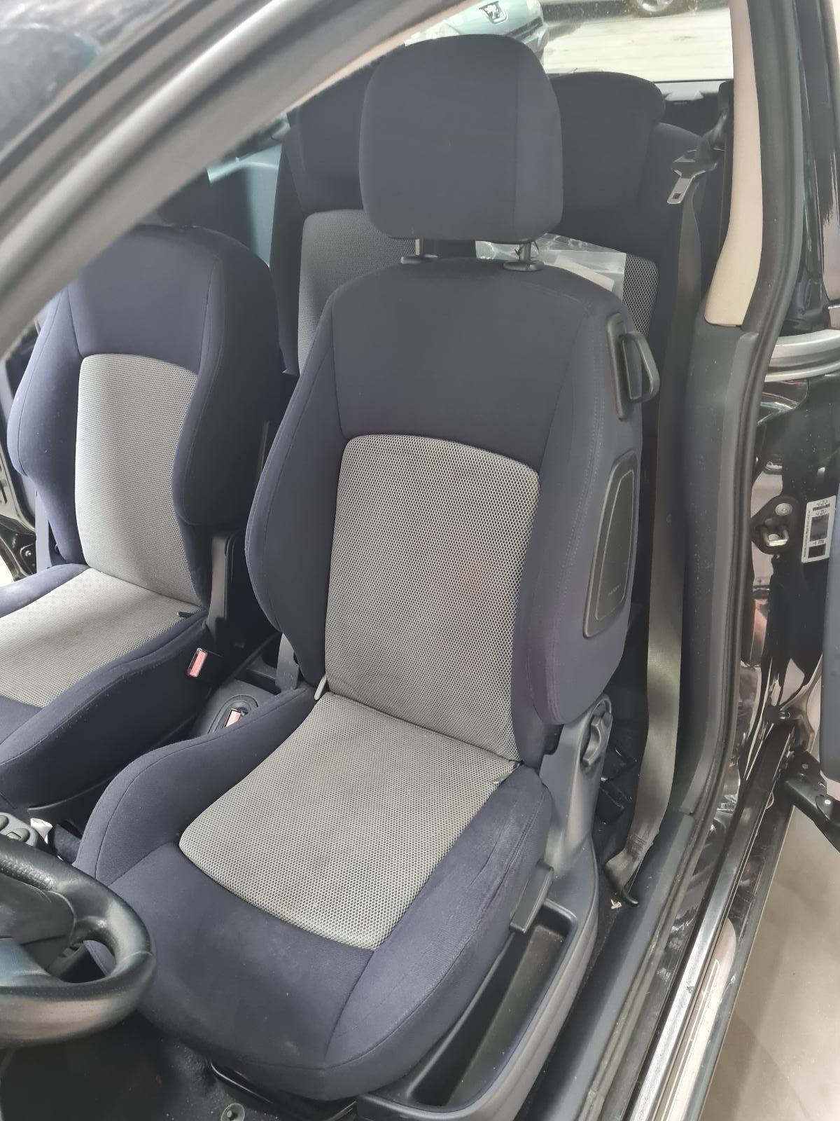 PEUGEOT 1007