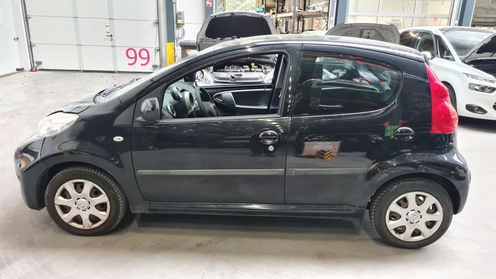 PEUGEOT 107 5DRS SEDAN