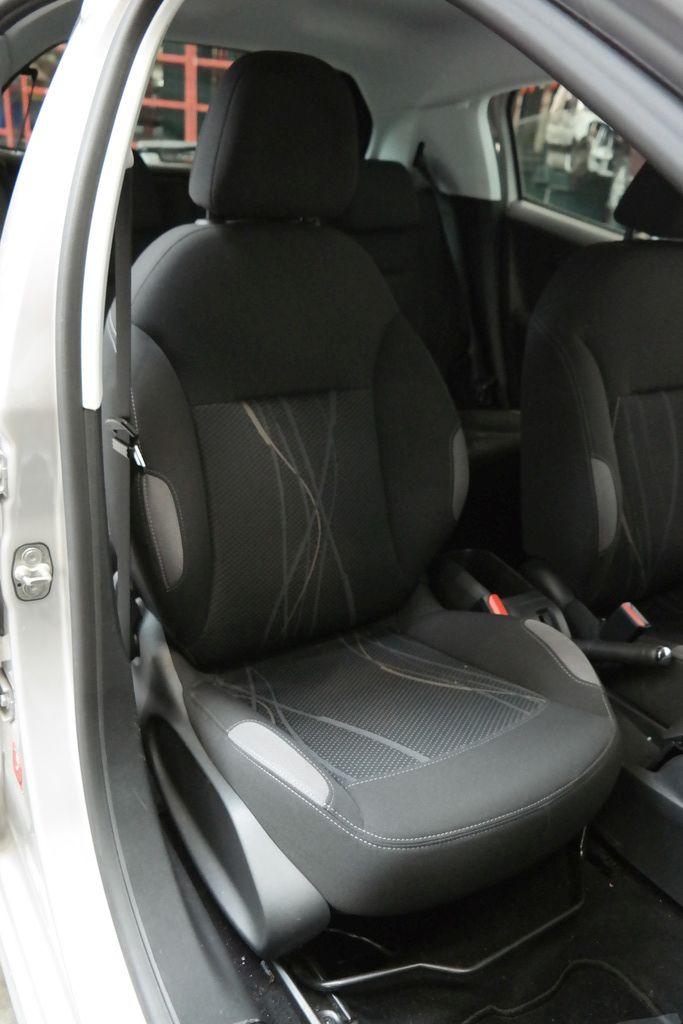 PEUGEOT 208 BERLINE