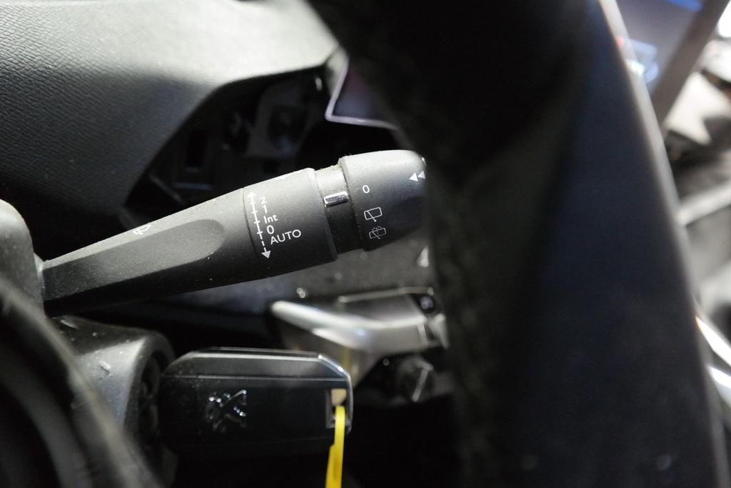 PEUGEOT 3008 P84E