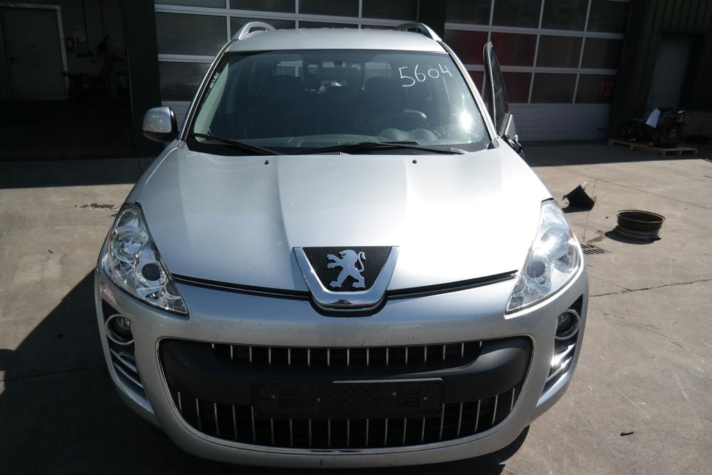 PEUGEOT 4007