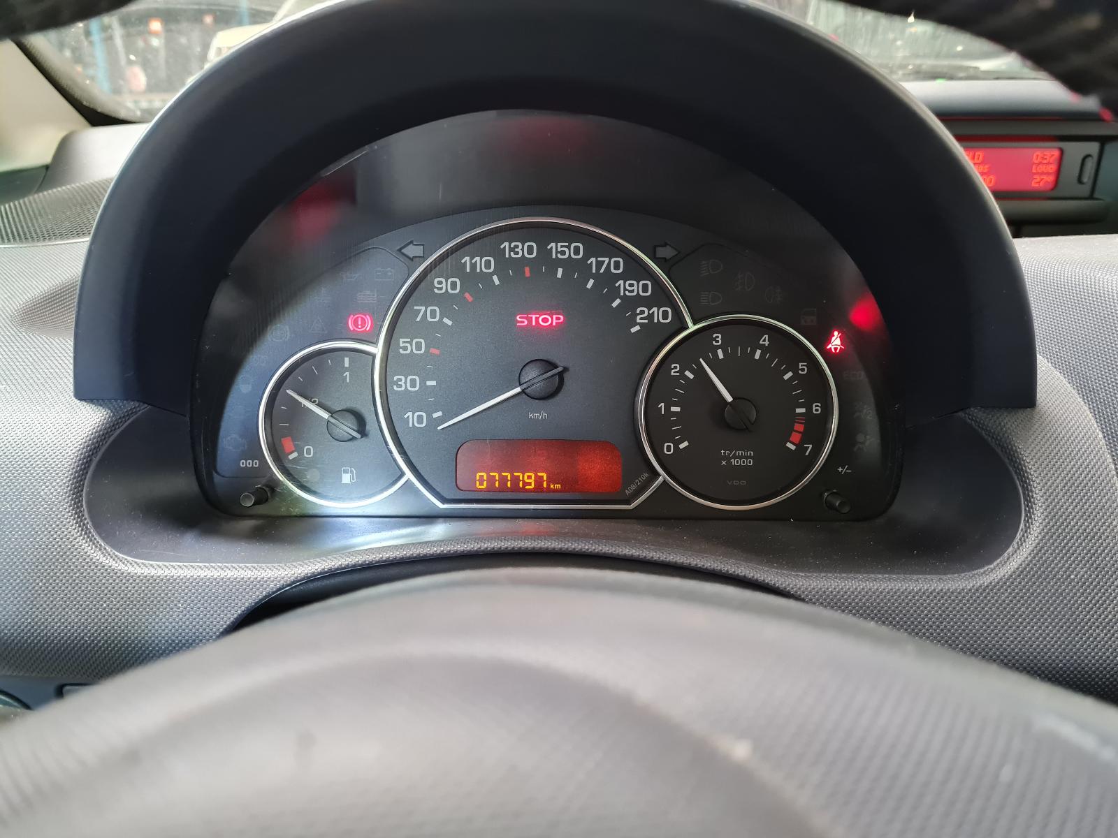 PEUGEOT 1007
