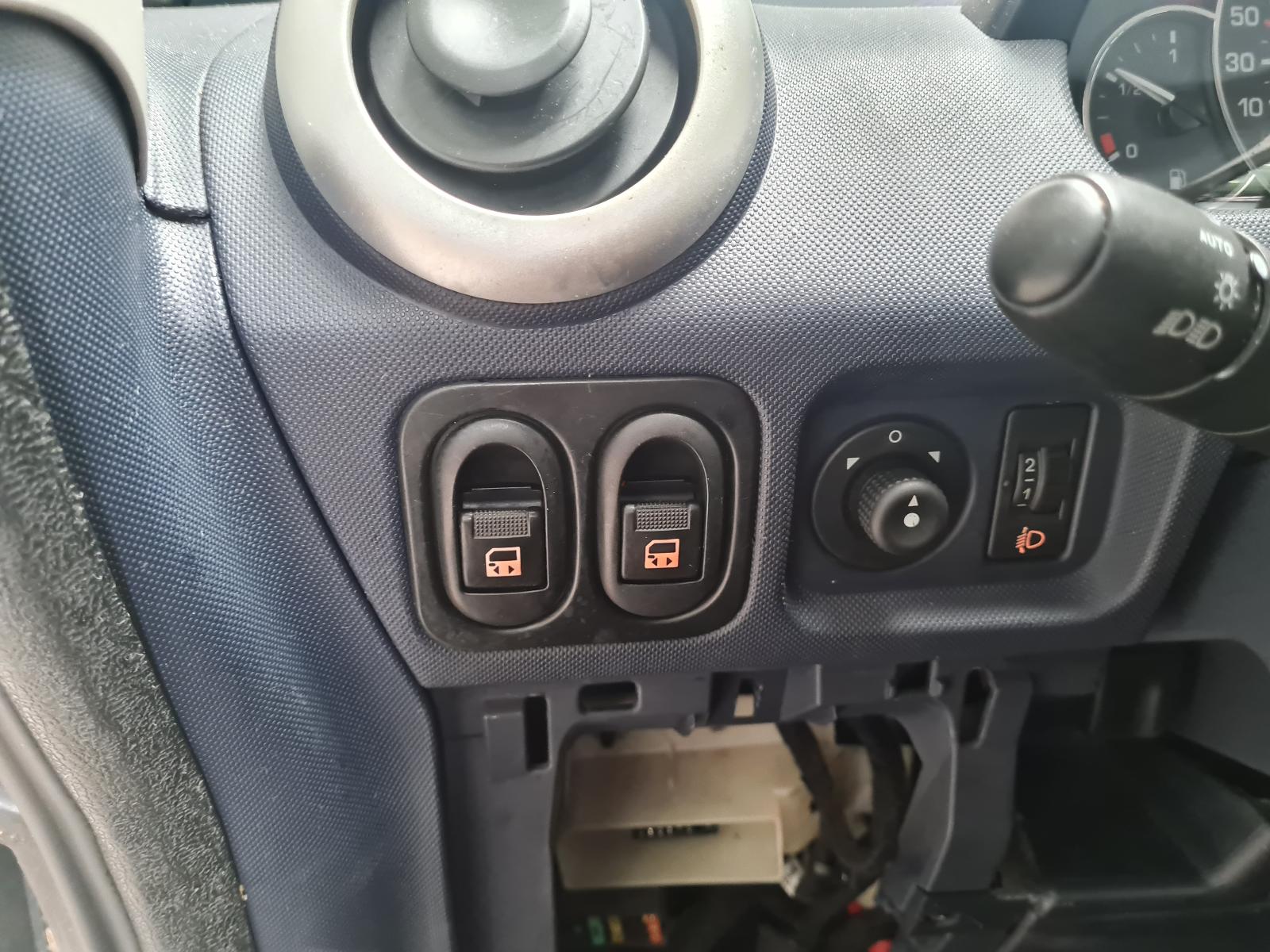 PEUGEOT 1007