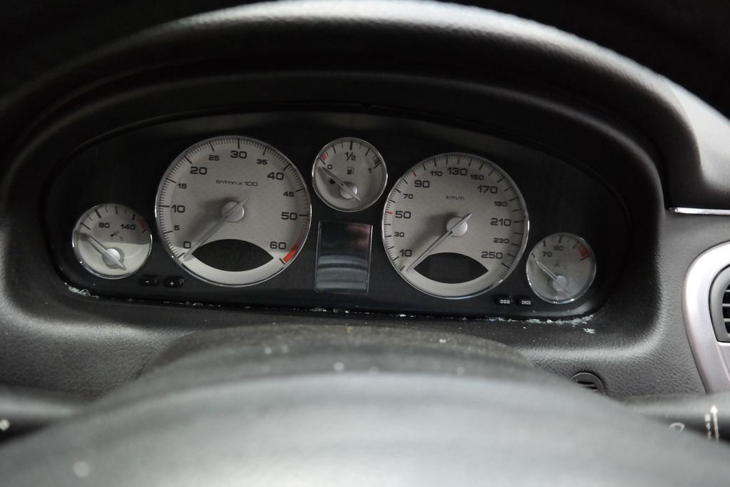 PEUGEOT 607