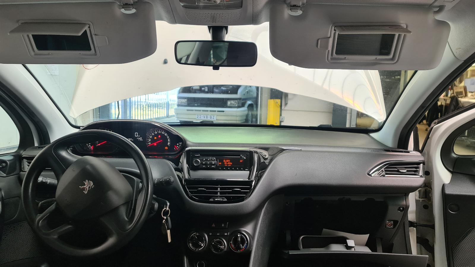 PEUGEOT 208 3 DRS SEDAN