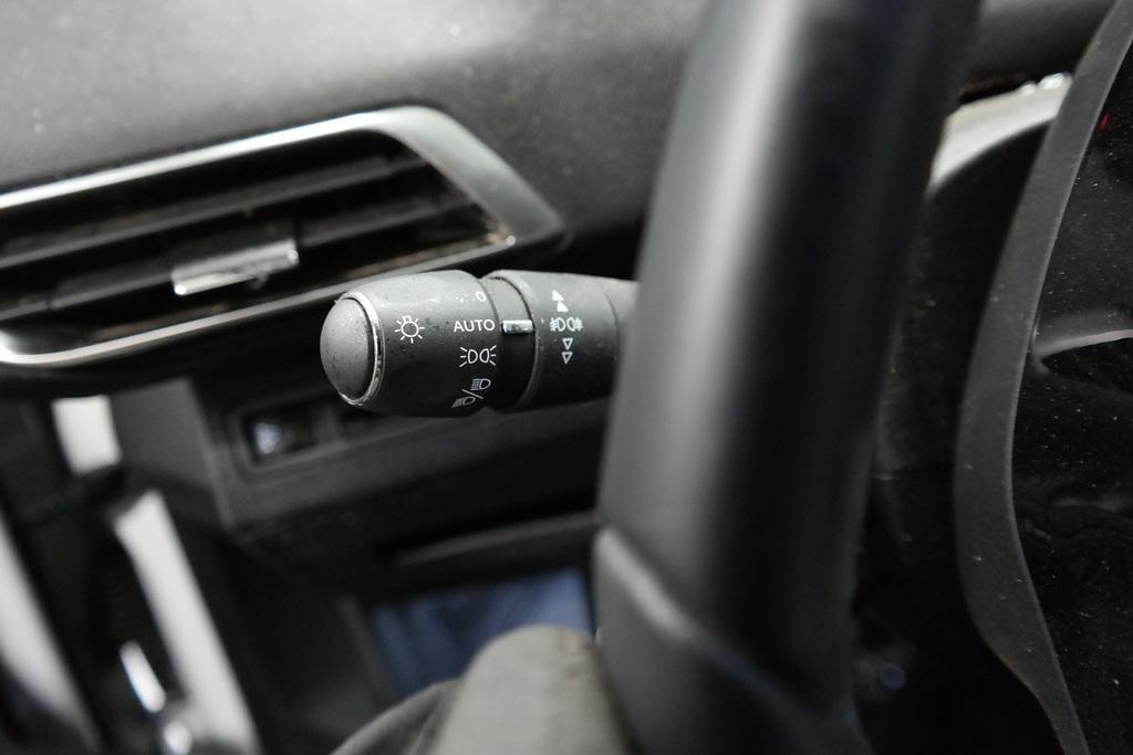 PEUGEOT 3008 P84E