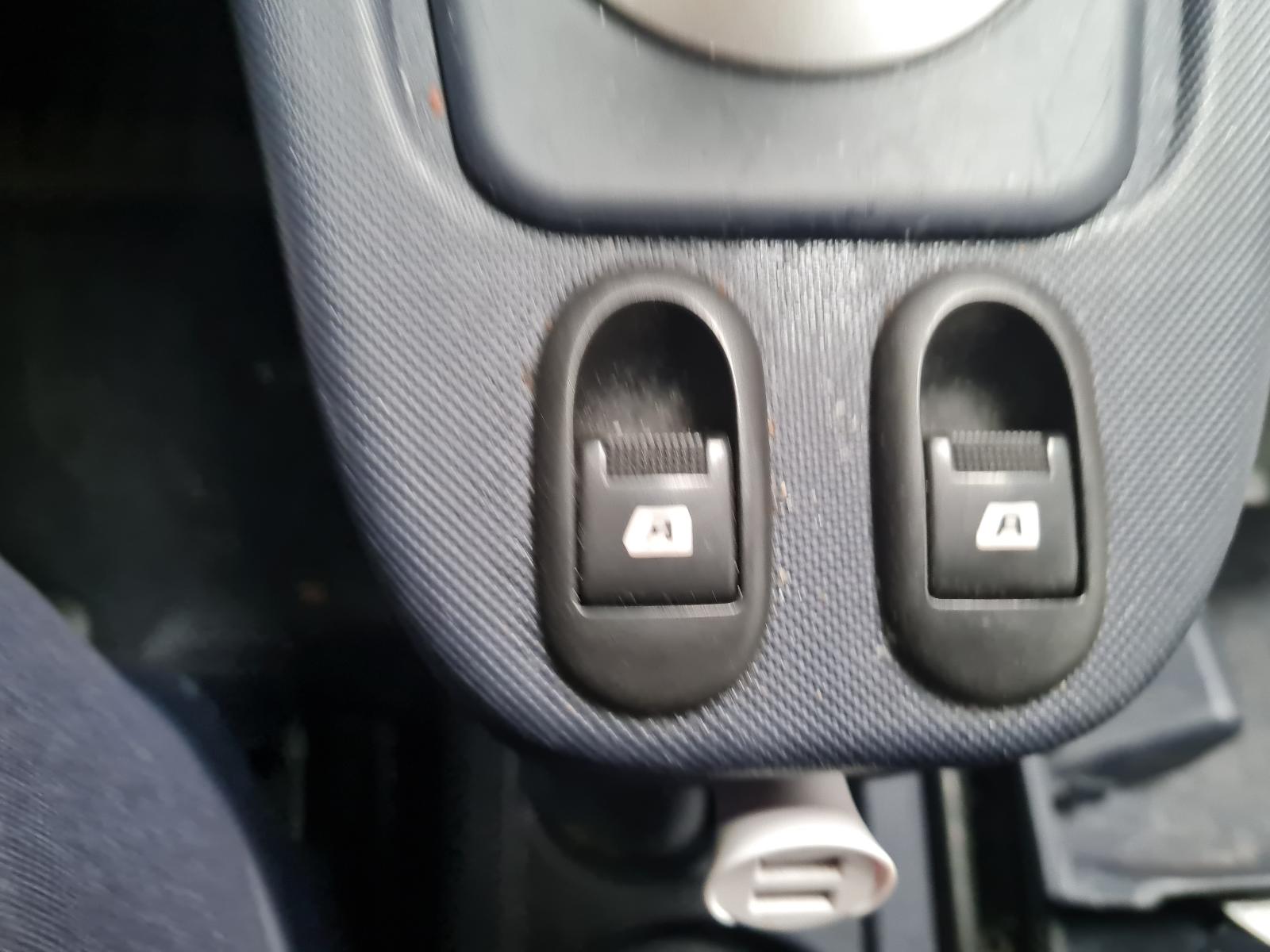 PEUGEOT 1007