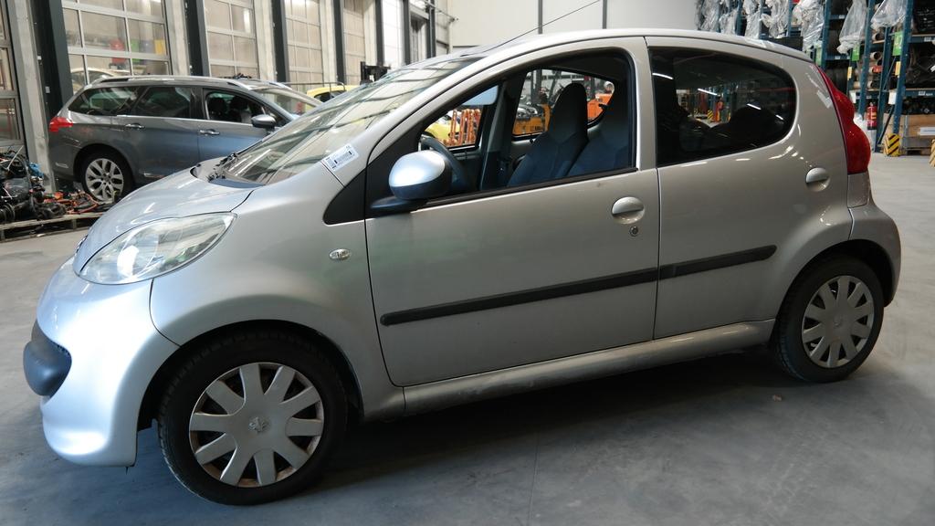 PEUGEOT 107 SEDAN