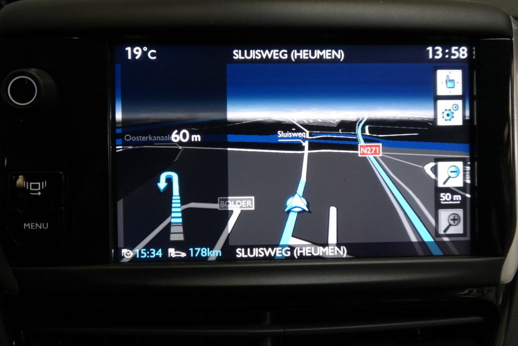 PEUGEOT 208 BERLINE