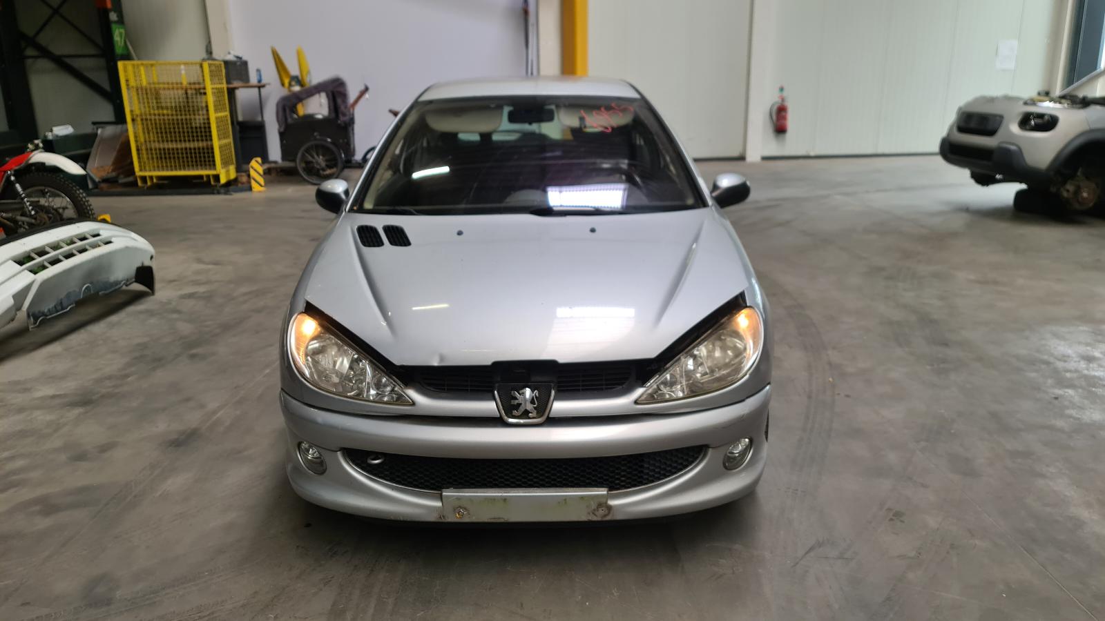 PEUGEOT 206 3 DRS SEDAN