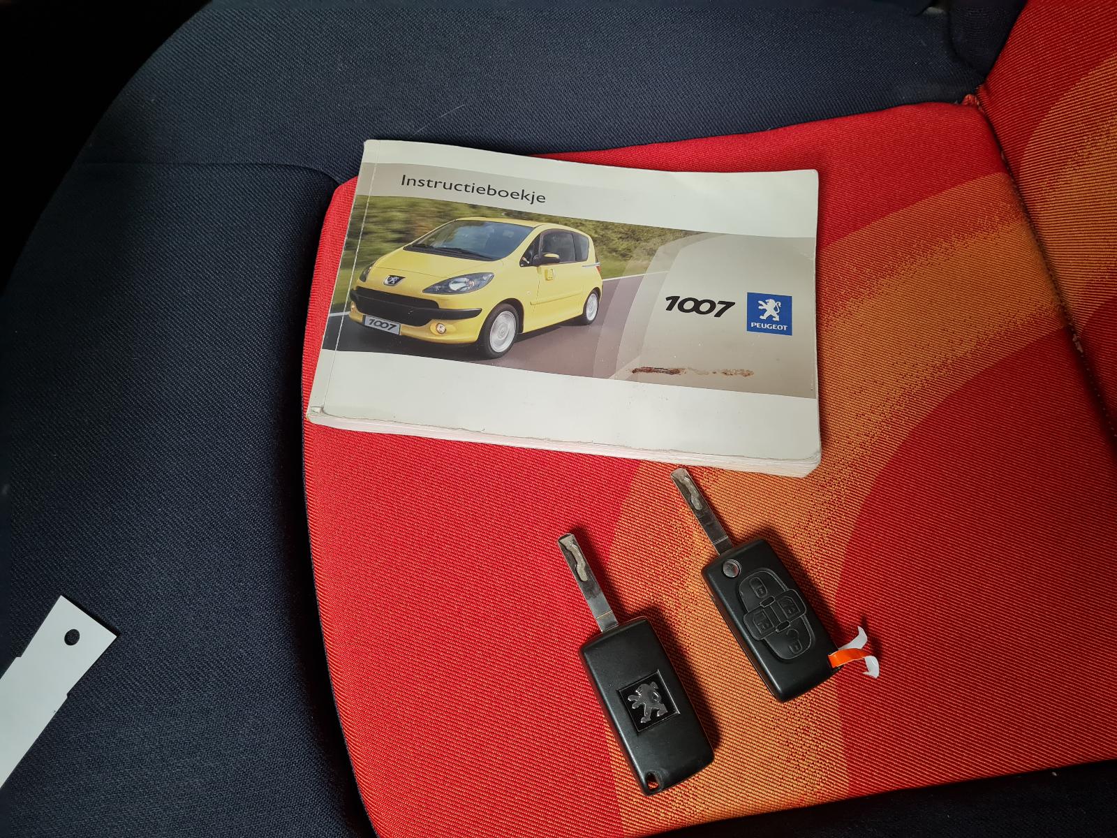 PEUGEOT 1007 PERSONEN AUTO 2 SCHUIFD