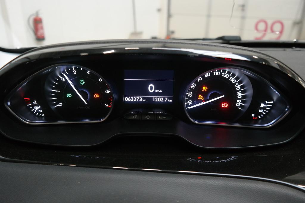 PEUGEOT 208 BERLINE