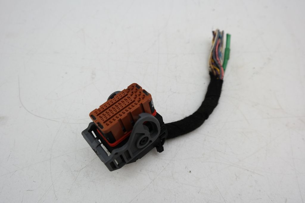 ECU MIDDELSTE STEKKER BRUIN BOSCH ME7.4.5 1940SX