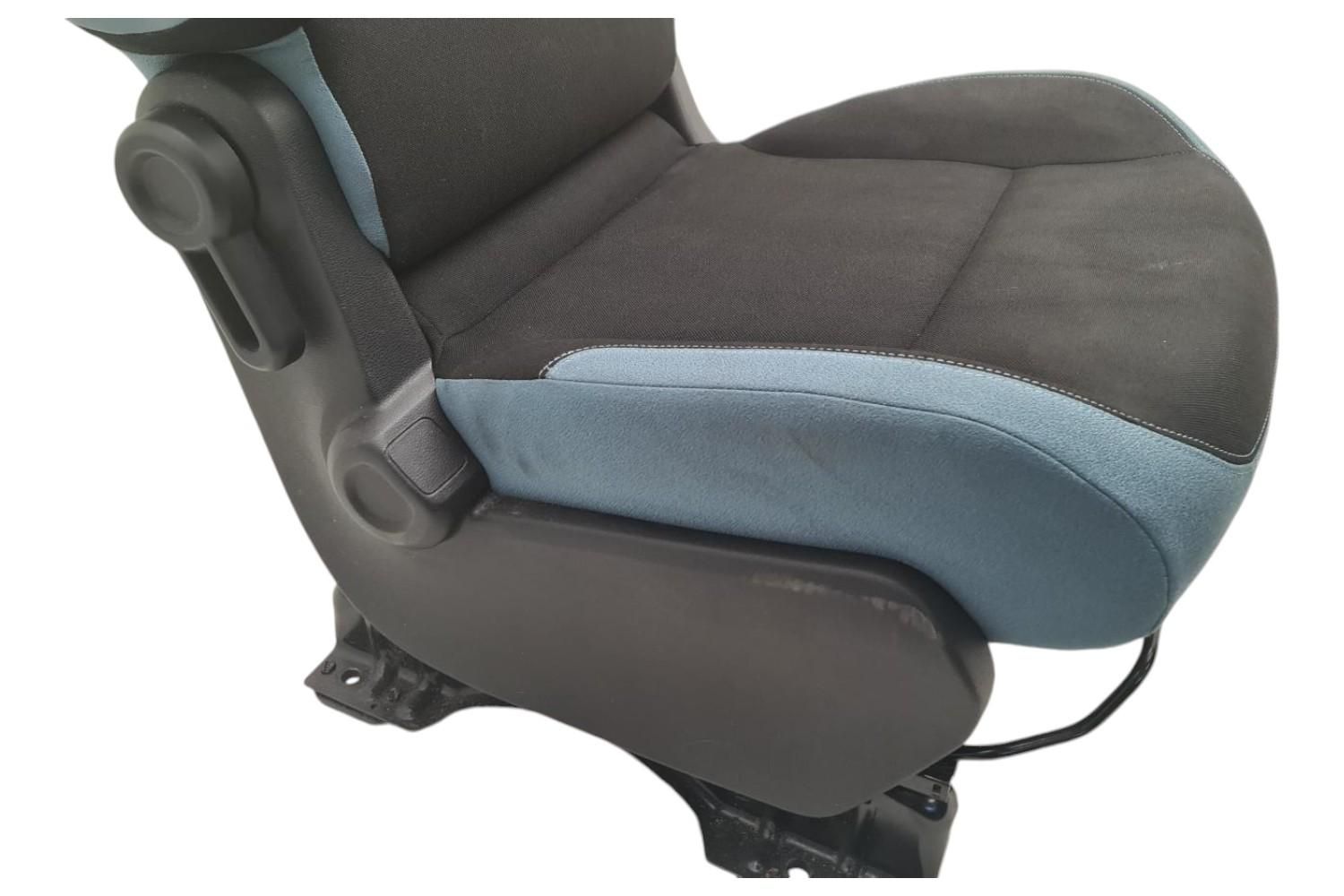 ZWART MET BLAUW STOFFEN BEKLEDING A2 WAT VIES CONF G256 + SPRINT F774 9X FM/ FRAME ZIT 8846TJ RUG 8846Z5 RAILS 8916FV ONDERFRAME 8846Z3/ FOAM ZIT 8906TX RUG 8906TG/ BEKLEDING ZIT 16080555MD RUG 16117190MD/ HOOFDSTEUN 16080543MS